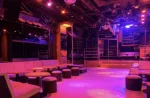 Comment se passe une première soirée en club libertin : seul(e) ou en couple ?